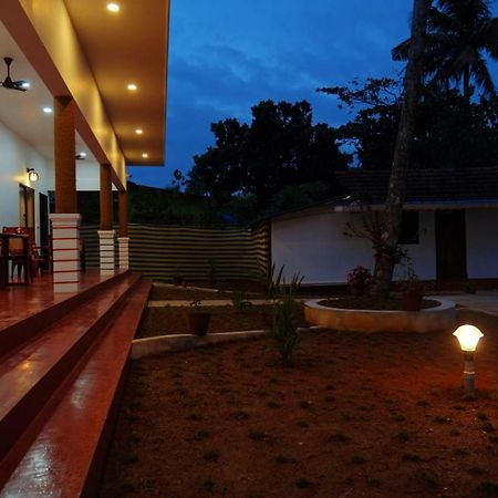 Marari Phoenix Beach Homestay 马拉利库兰 外观 照片