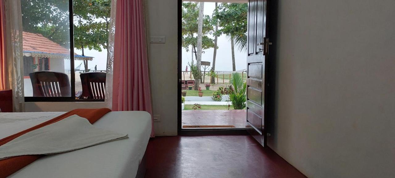 Marari Phoenix Beach Homestay 马拉利库兰 外观 照片