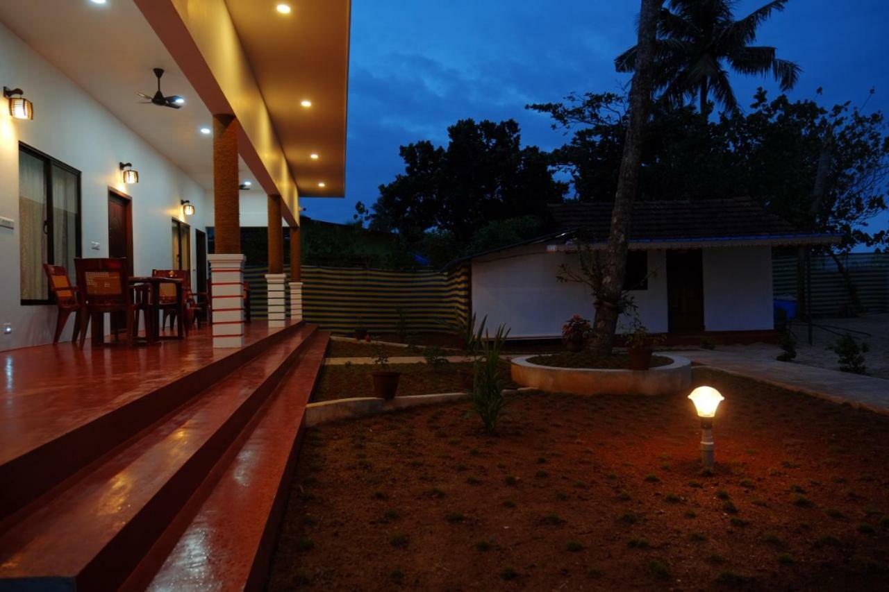 Marari Phoenix Beach Homestay 马拉利库兰 外观 照片