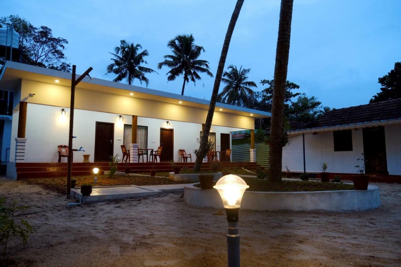 Marari Phoenix Beach Homestay 马拉利库兰 外观 照片