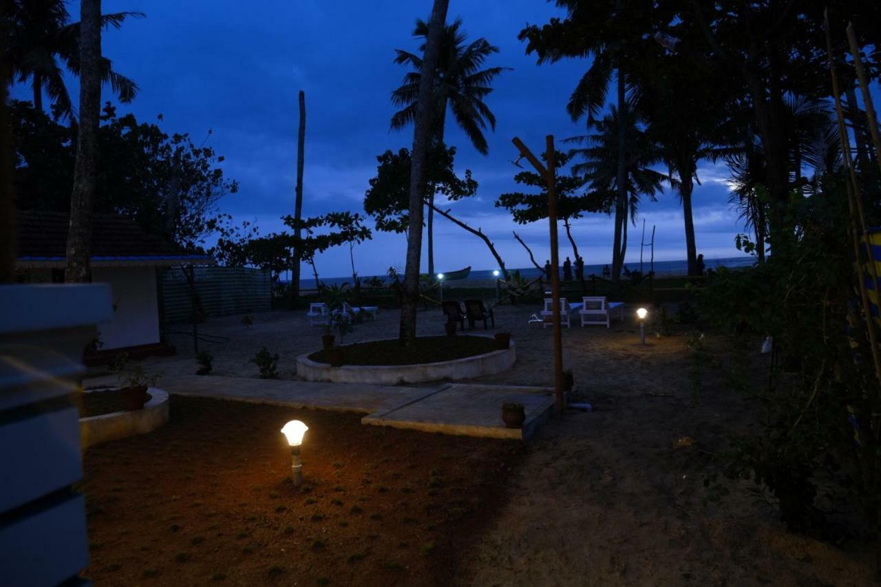 Marari Phoenix Beach Homestay 马拉利库兰 外观 照片